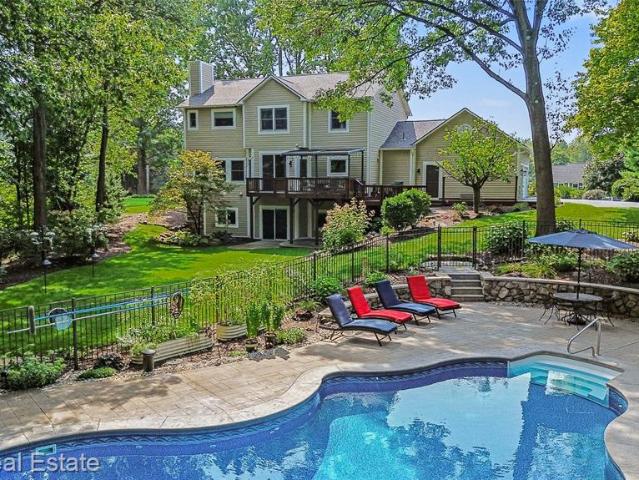 House for sale in Whispering Pines, Hamburg Township