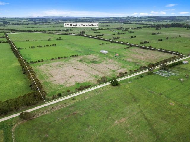 Cottage for sale in Camerons Creek, Victoria