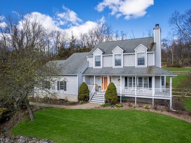 House for sale in Hampton, New Jersey