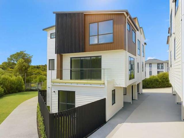 Townhouse for sale in Paremoremo
