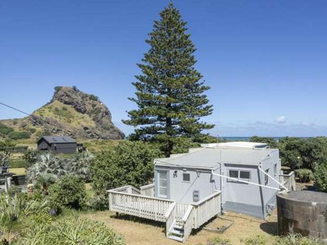 House for sale in Piha