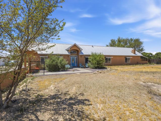 House for sale in Los Lunas, New Mexico