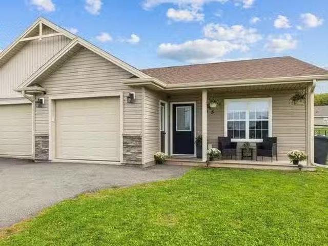 House for sale in Cornwall, Queens County