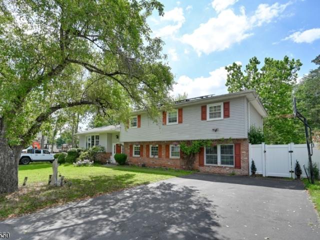 House for sale in Hillsdale
