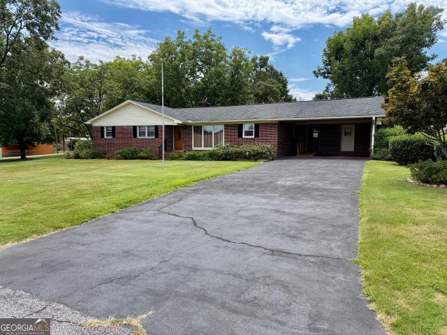 House for sale in Hartwell, Georgia
