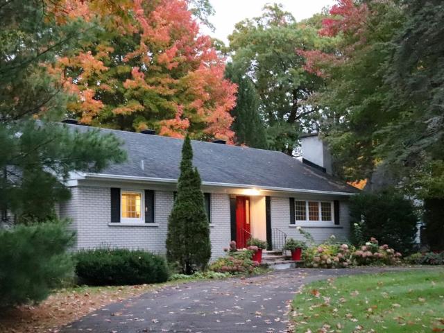 House for rent in Hudson, Montérégie