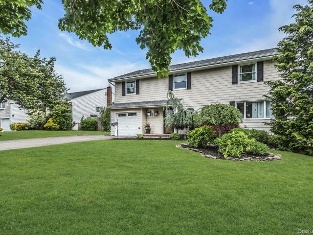 House for sale in Smithtown, New York