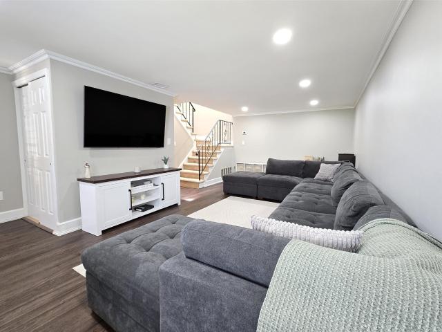 Condo for sale in Coram