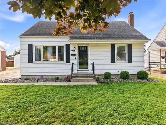 House for sale in Hubbard, Ohio