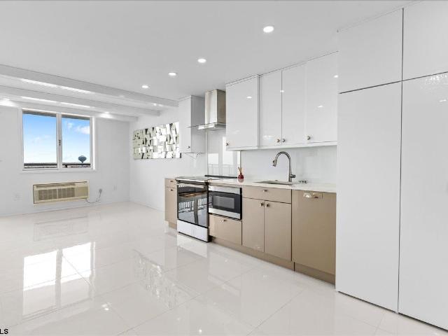 Condo for sale in Margate