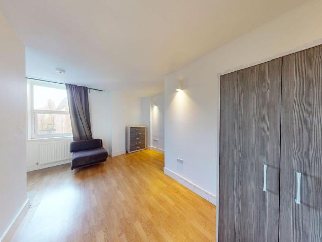 Studio for rent in Whetstone, Greater London
