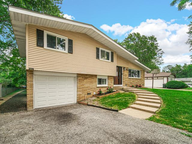 House for sale in Mundelein, Illinois