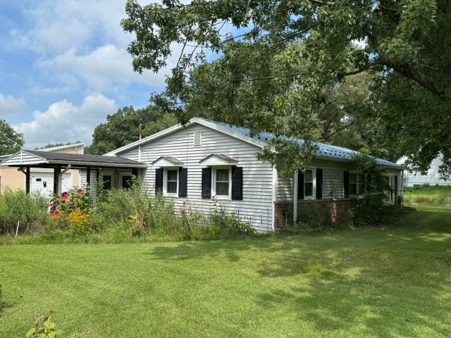House for sale in Demotte, Indiana