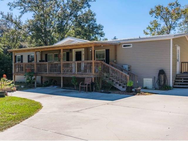 House for sale in Suwannee, Florida