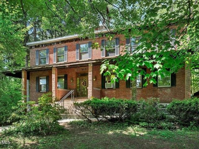 House for sale in Saratoga, New York