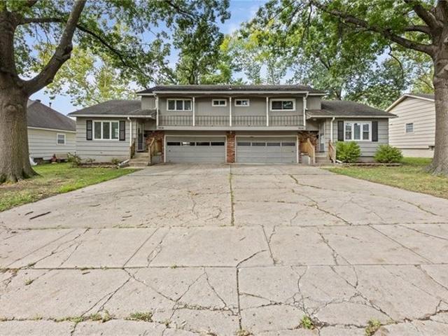 House for sale in Deer Creek, Overland Park