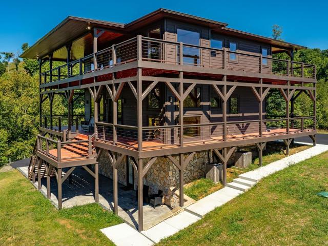 House for sale in Trade, East Tennessee