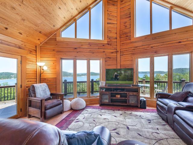House for sale in Stone, Missouri