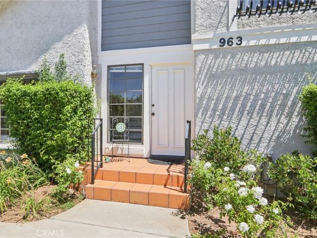Townhouse for sale in Oak Park, California