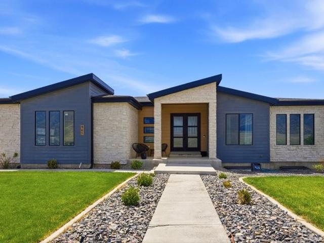House for sale in Mona, Utah