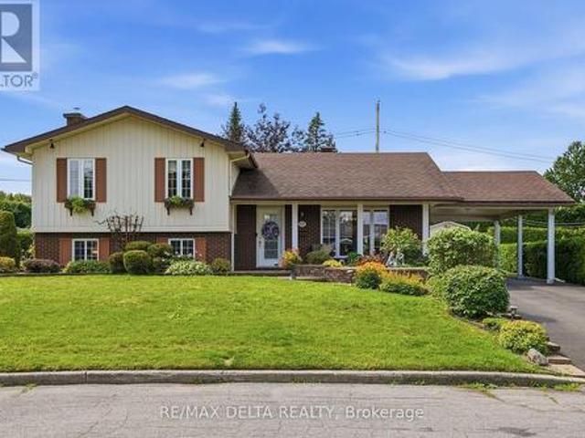 House for sale in Hawkesbury, Ontario