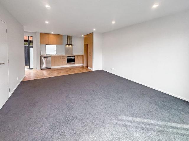 Townhouse for rent in Saint Albans, Canterbury