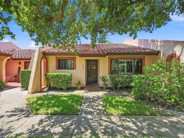 Condo for sale in Seminole, Florida
