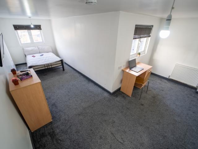Studio for rent in Stirchley, West Midlands