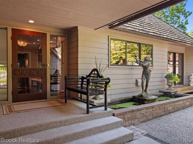 Condo for sale in Bloomfield Hills, Michigan