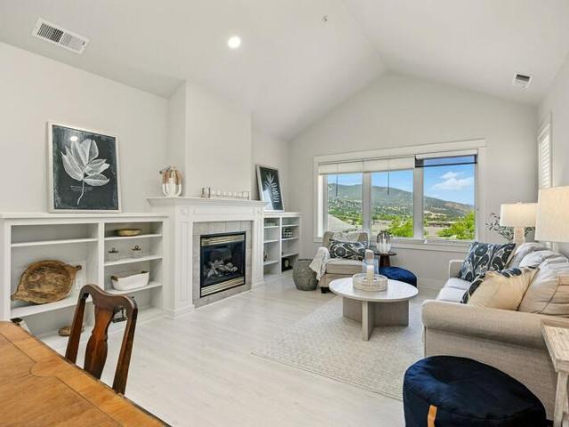 Condo for sale in Ashland