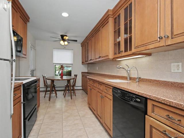 Condo for sale in Valley Cottage, Rockland County