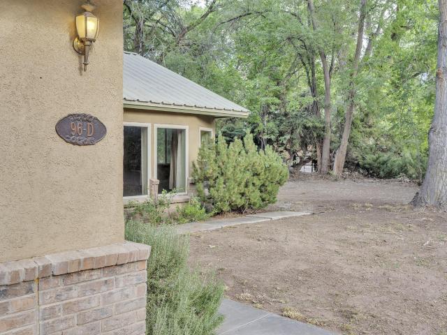 House for sale in Peralta, New Mexico