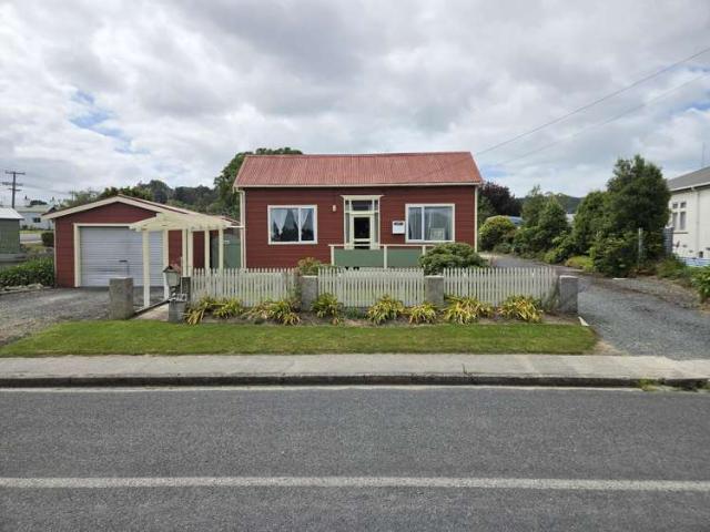 House for sale in Otakou