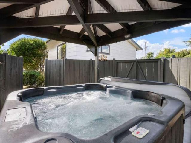 House for sale in Kingseat