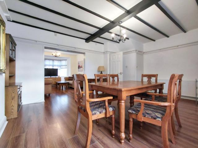 Apartment for rent in London Borough of Ealing, Park Royal