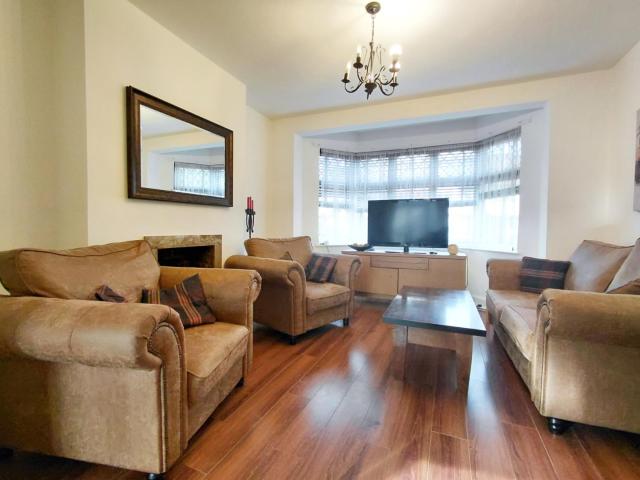 Apartment for rent in London Borough of Ealing, Park Royal