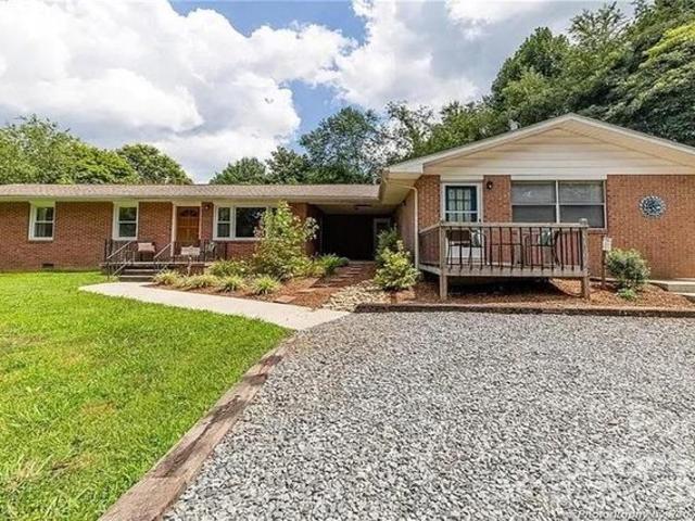 House for sale in Horse Shoe, North Carolina