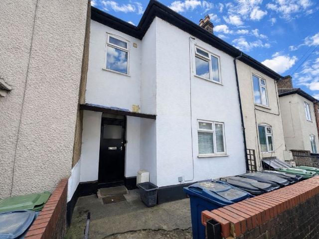 Room for rent in Totteridge, Cressex