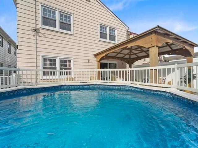 House for sale in Hudson, New Jersey