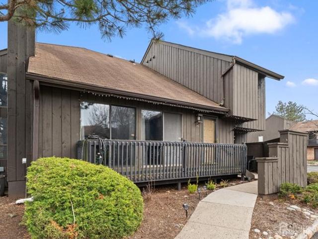Townhouse for sale in Edison, New Jersey