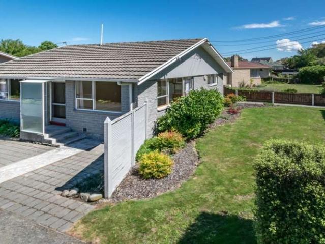 Property for sale in Chaslands, Canterbury