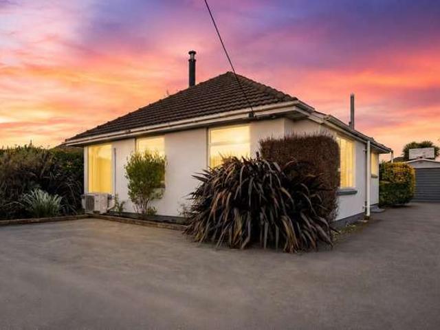 House for sale in Chaslands, Canterbury