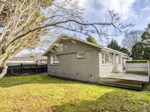 Property for sale in Chaslands, Canterbury