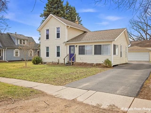 House for sale in Mchenry, Illinois