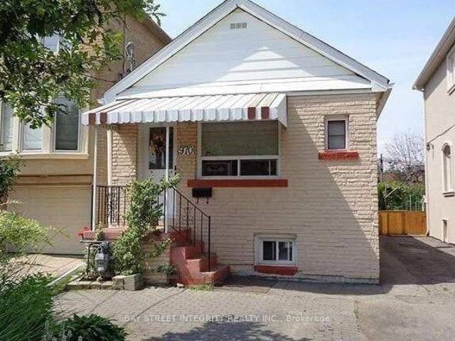 House for rent in Eglinton—Lawrence, Toronto