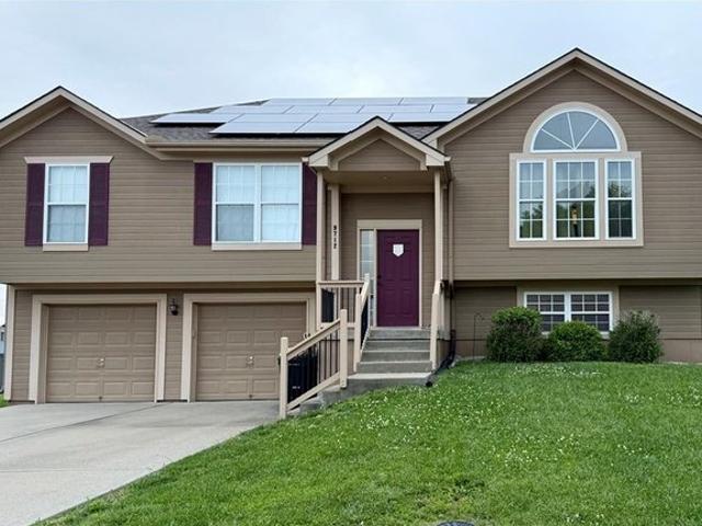 House for sale in Peculiar, Missouri