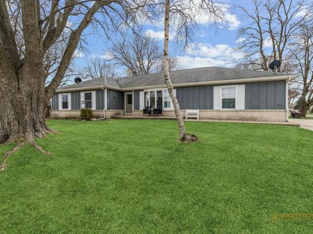 House for sale in Mchenry, Illinois
