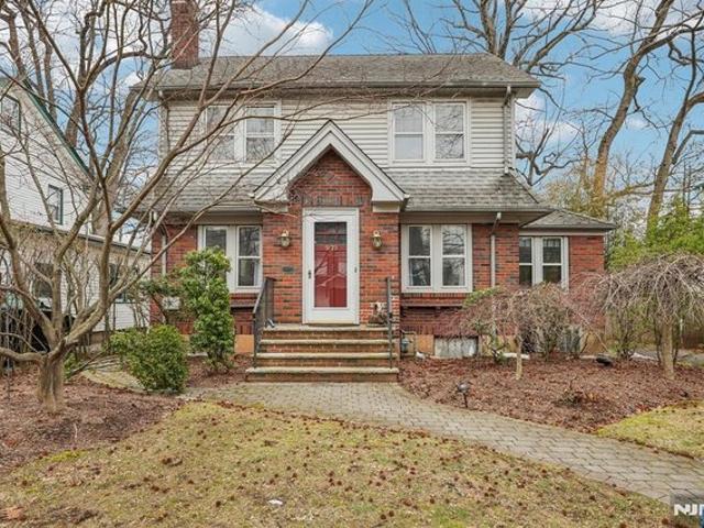 House for sale in Teaneck, New Jersey