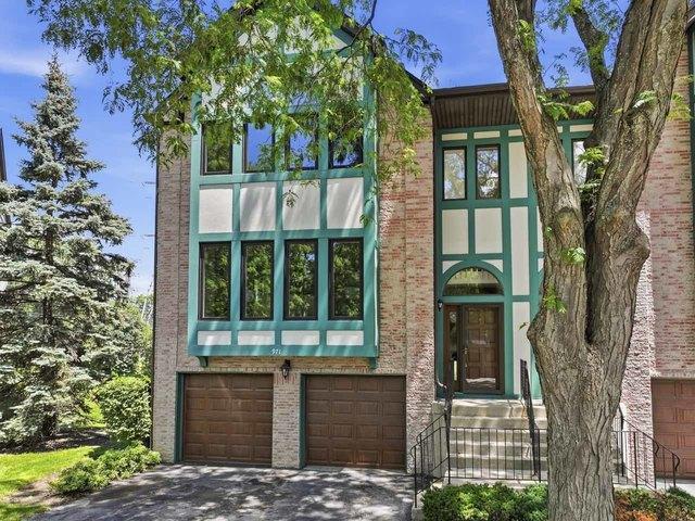 Townhouse for sale in Arlington Heights, Illinois