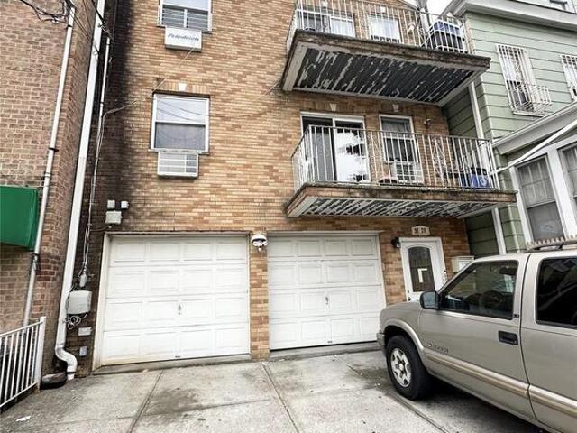 Townhouse for sale in Corona